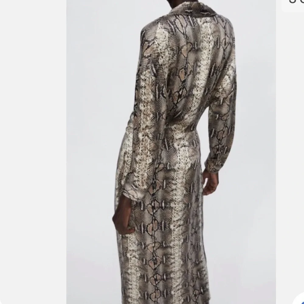 ZARA FLOWING V-NECK SNAKESKIN PRINT LONG SHIRT DRESS | Size Small - Picture 4 of 16